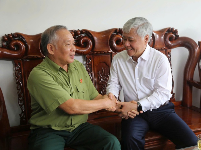 Chủ tịch Ủy ban TƯ MTTQ Việt Nam Đỗ Văn Chiến thăm, tặng quà người có công với cách mạng tại Hải Phòng- Ảnh 1.