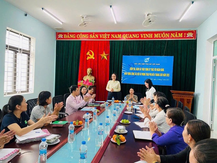 TƯ Hội LHPN Việt Nam kiểm tra, giám sát hoạt động ủy thác với ngân hàng tại xã Gio Linh, Quảng Trị- Ảnh 1. TƯ Hội LHPN Việt Nam kiểm tra, giám sát hoạt động ủy thác với ngân hàng tại xã Gio Linh, Quảng Trị- Ảnh 1.