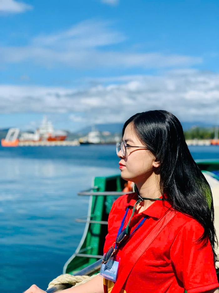 Bông hoa cúc và cánh hạc giấy - Một ngày không quên- Ảnh 1.