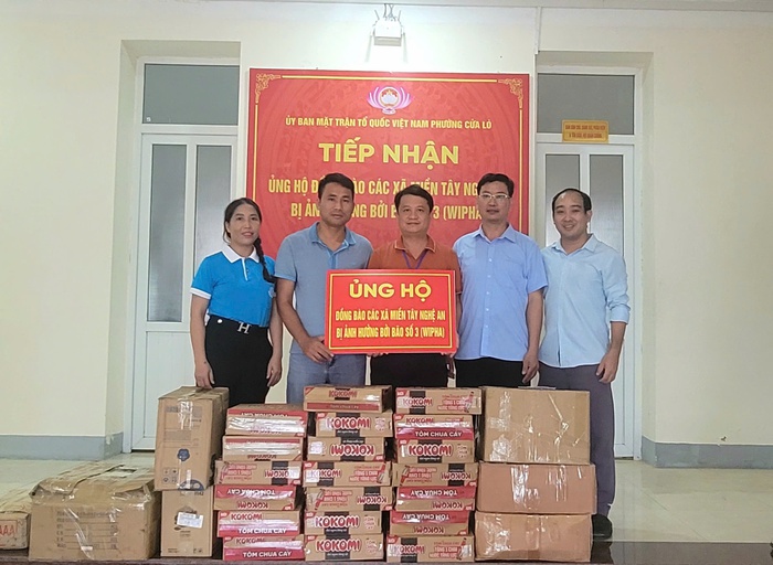 Nghệ An trong lũ – nơi triệu tấm lòng kết thành phao cứu sinh- Ảnh 3. Nghệ An trong lũ – nơi triệu tấm lòng kết thành phao cứu sinh- Ảnh 3.