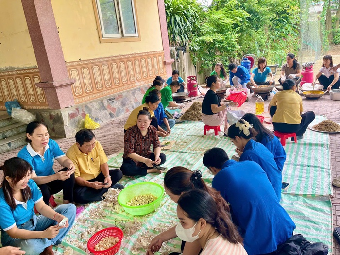 Nghệ An trong lũ – nơi triệu tấm lòng kết thành phao cứu sinh- Ảnh 1. Nghệ An trong lũ – nơi triệu tấm lòng kết thành phao cứu sinh- Ảnh 1.