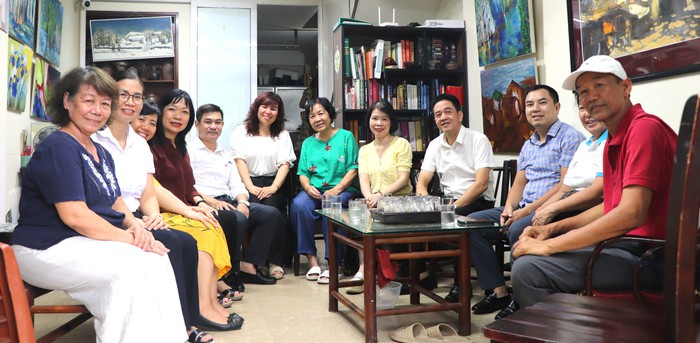 TƯ Hội LHPN Việt Nam: Các đơn vị viếng nghĩa trang liệt sĩ và trao tặng Tủ sách Đặng Thùy Trâm- Ảnh 12.
