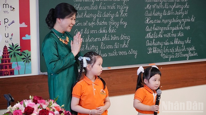 Phu nhân Tổng Bí thư Ngô Phương Ly thăm lớp học tiếng Việt tại Nga- Ảnh 1. Phu nhân Tổng Bí thư Ngô Phương Ly thăm lớp học tiếng Việt tại Nga- Ảnh 1.