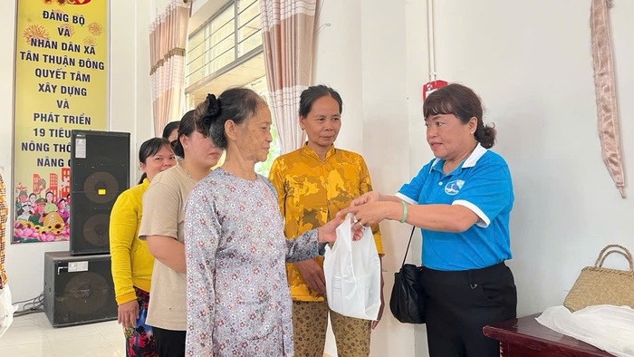 Đổi rác thải nhựa nhận quà yêu thương- Ảnh 5.
