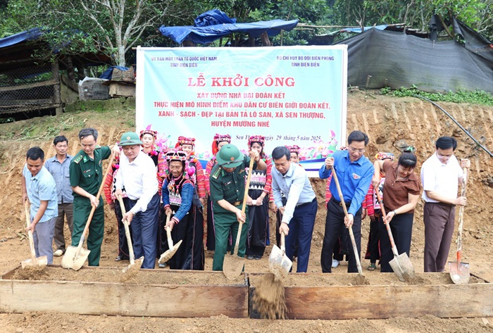Trao sinh kế cho đồng bào dân tộc Hà Nhì ở bản Tả Ló San- Ảnh 1.