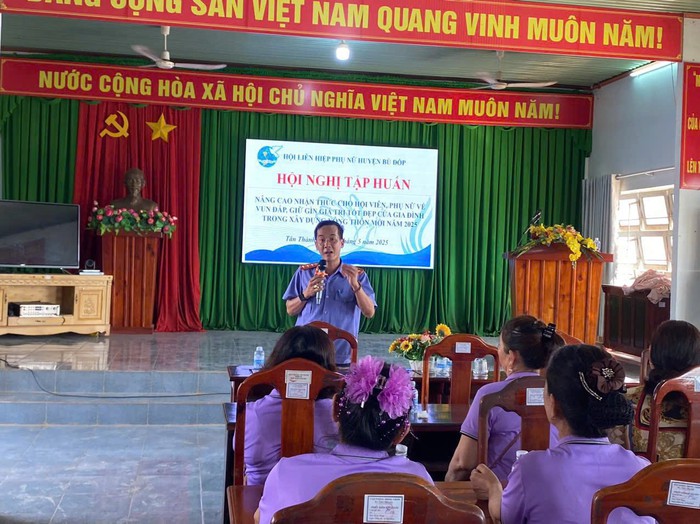 Vun đắp, giữ gìn giá trị tốt đẹp của gia đình trong thực hiện xây dựng nông thôn mới- Ảnh 1. Vun đắp, giữ gìn giá trị tốt đẹp của gia đình trong thực hiện xây dựng nông thôn mới- Ảnh 1.