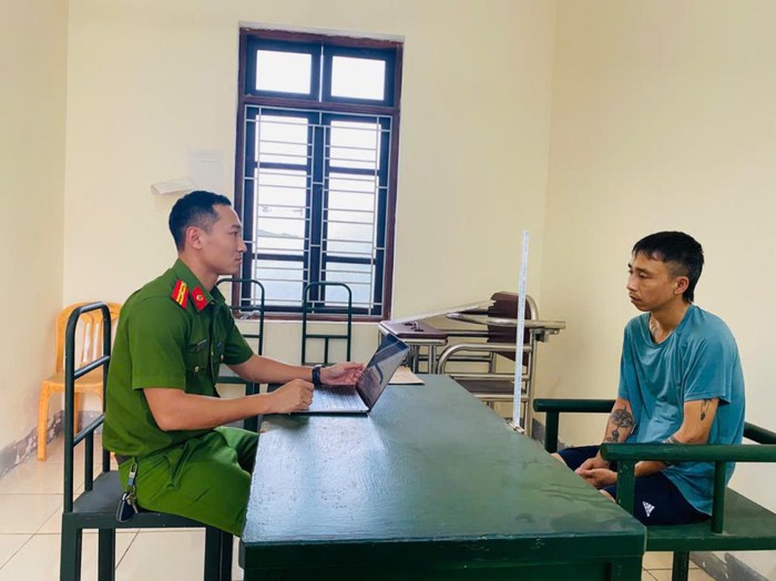 Vụ lật xe khách làm 10 người chết ở Hà Tĩnh: Tài xế chạy tốc độ cao, mất lái lao vào cột điện- Ảnh 1.