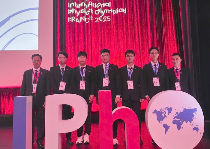 Nam sinh giành Huy chương Vàng duy nhất cho đoàn Việt Nam tại Olympic Vật lý Quốc tế 2025- Ảnh 1.