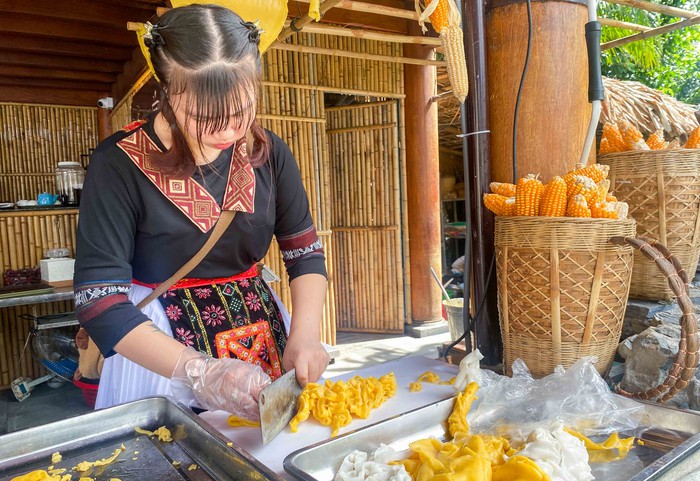 Tạo việc làm, tăng thu nhập cho phụ nữ dân tộc thiểu số từ đặc sản phở ngô - Ảnh 5.