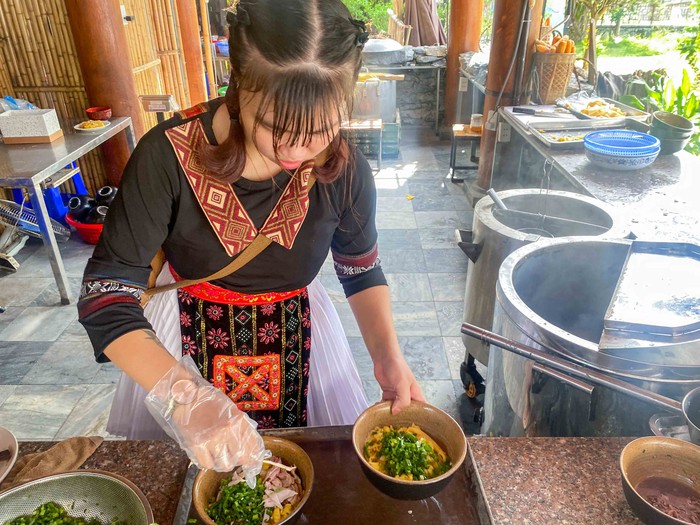 Tạo việc làm, tăng thu nhập cho phụ nữ dân tộc thiểu số từ đặc sản phở ngô - Ảnh 7.