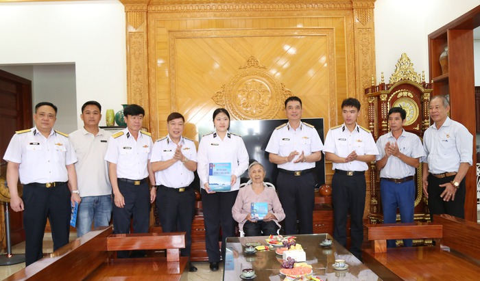 Quân chủng Hải quân dành hơn 26 tỷ đồng cho hoạt động “Đền ơn đáp nghĩa”- Ảnh 2. Quân chủng Hải quân dành hơn 26 tỷ đồng cho hoạt động “Đền ơn đáp nghĩa”- Ảnh 2.