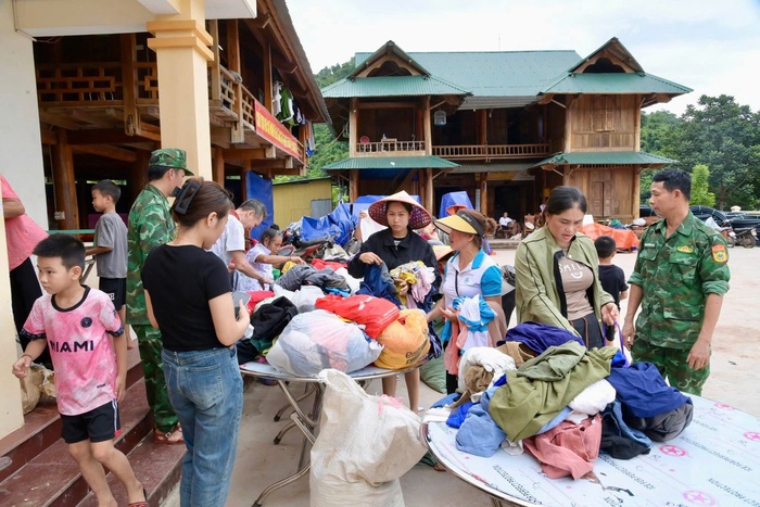 Quân y Bộ đội Biên phòng khám bệnh miễn phí cho người dân vùng lũ - Ảnh 3. Quân y Bộ đội Biên phòng khám bệnh miễn phí cho người dân vùng lũ - Ảnh 3.