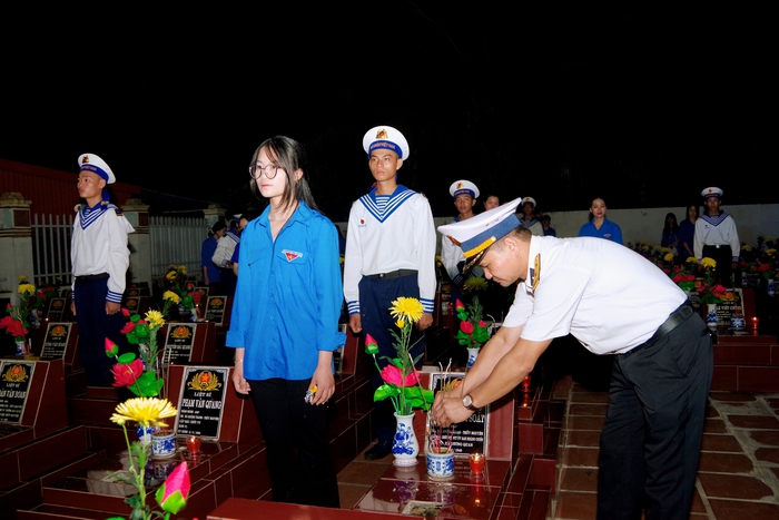 Quân chủng Hải quân dành hơn 26 tỷ đồng cho hoạt động “Đền ơn đáp nghĩa”- Ảnh 3. Quân chủng Hải quân dành hơn 26 tỷ đồng cho hoạt động “Đền ơn đáp nghĩa”- Ảnh 3.