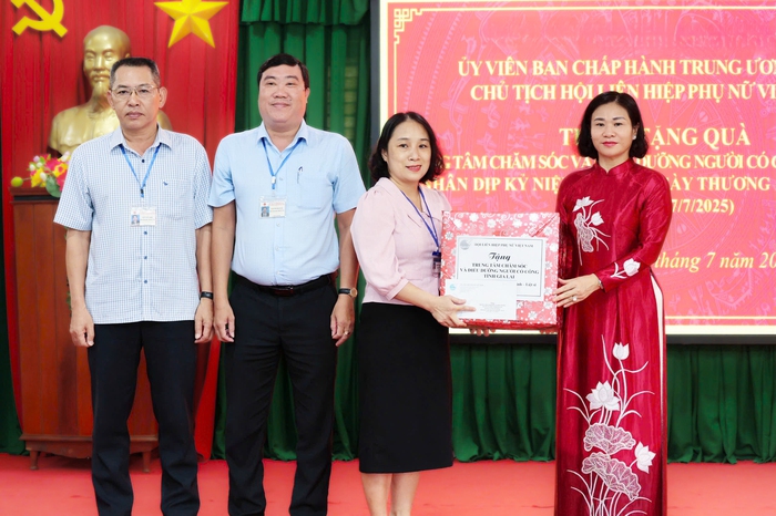 Chủ tịch Hội LHPNVN tri ân Mẹ Việt Nam anh hùng, người có công, gia đình chính sách tại Gia Lai- Ảnh 7. Chủ tịch Hội LHPNVN tri ân Mẹ Việt Nam anh hùng, người có công, gia đình chính sách tại Gia Lai- Ảnh 7.