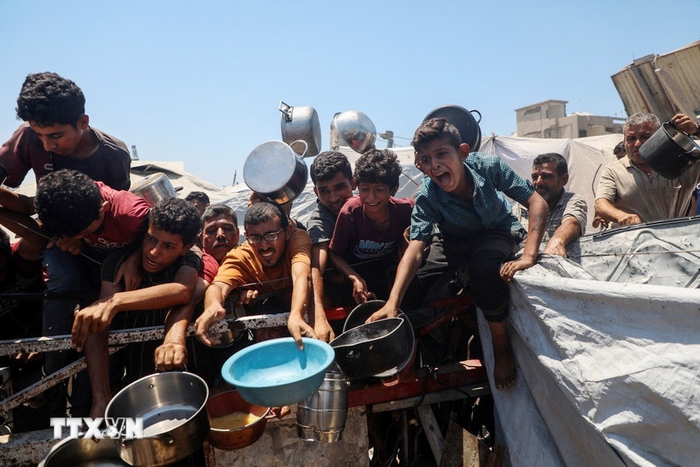 Israel tạm dừng hoạt động quân sự tại Gaza, nối lại thả hàng cứu trợ- Ảnh 1. Israel tạm dừng hoạt động quân sự tại Gaza, nối lại thả hàng cứu trợ- Ảnh 1.