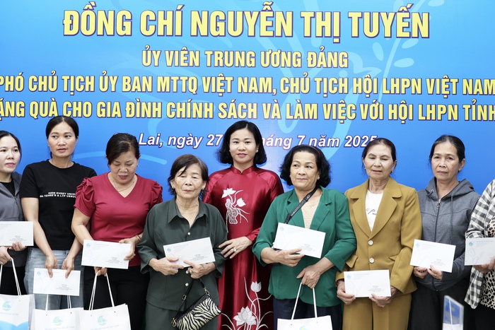 Chủ tịch Hội LHPNVN tri ân Mẹ Việt Nam anh hùng, người có công, gia đình chính sách tại Gia Lai- Ảnh 8. Chủ tịch Hội LHPNVN tri ân Mẹ Việt Nam anh hùng, người có công, gia đình chính sách tại Gia Lai- Ảnh 8.