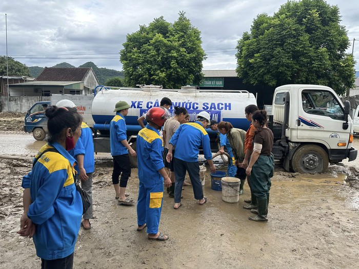 Sau lũ, miền Tây Nghệ An khát nước sạch - Ảnh 4. Sau lũ, miền Tây Nghệ An khát nước sạch - Ảnh 4.