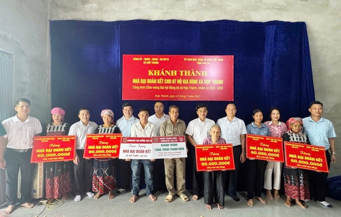 Lào Cai: Khánh thành 7 nhà "Đại đoàn kết" cho hộ nghèo- Ảnh 1. Lào Cai: Khánh thành 7 nhà "Đại đoàn kết" cho hộ nghèo- Ảnh 1.