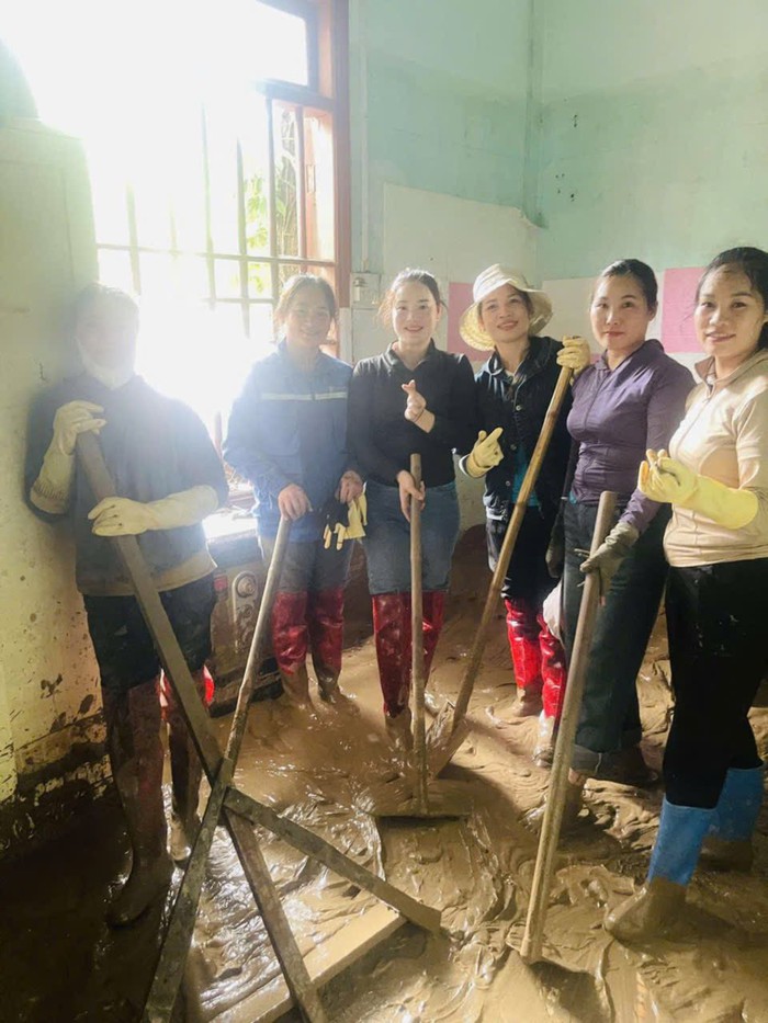 Lũ không thể cuốn trôi được nghĩa tình- Ảnh 3. Lũ không thể cuốn trôi được nghĩa tình- Ảnh 3.