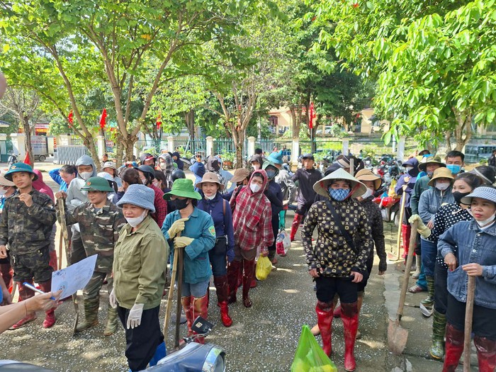 Lũ không thể cuốn trôi được nghĩa tình- Ảnh 1. Lũ không thể cuốn trôi được nghĩa tình- Ảnh 1.
