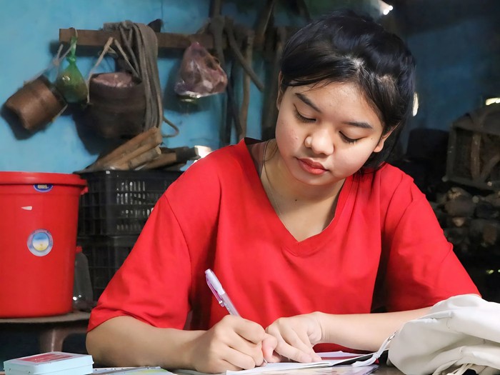 Những bà mẹ thầm lặng "nuôi" con chữ giữa đại ngàn- Ảnh 3. Những bà mẹ thầm lặng "nuôi" con chữ giữa đại ngàn- Ảnh 3.