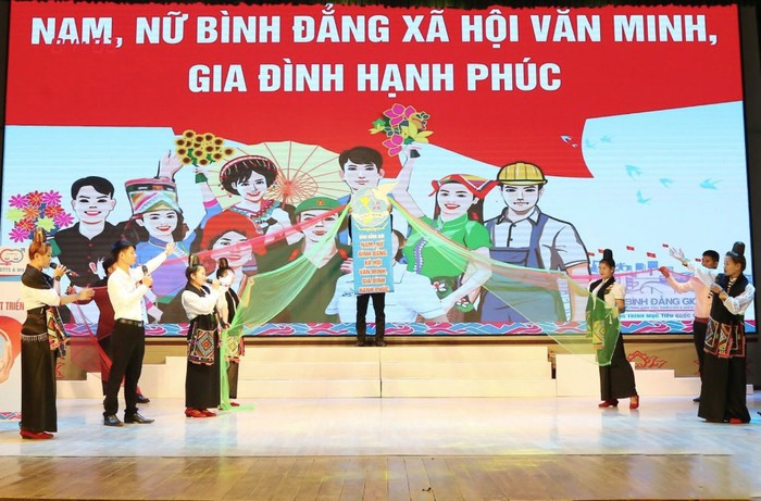 Sơn La: Phụ nữ và trẻ em dân tộc thiểu số tự tin nêu ý kiến, không còn cam chịu - Ảnh 1.