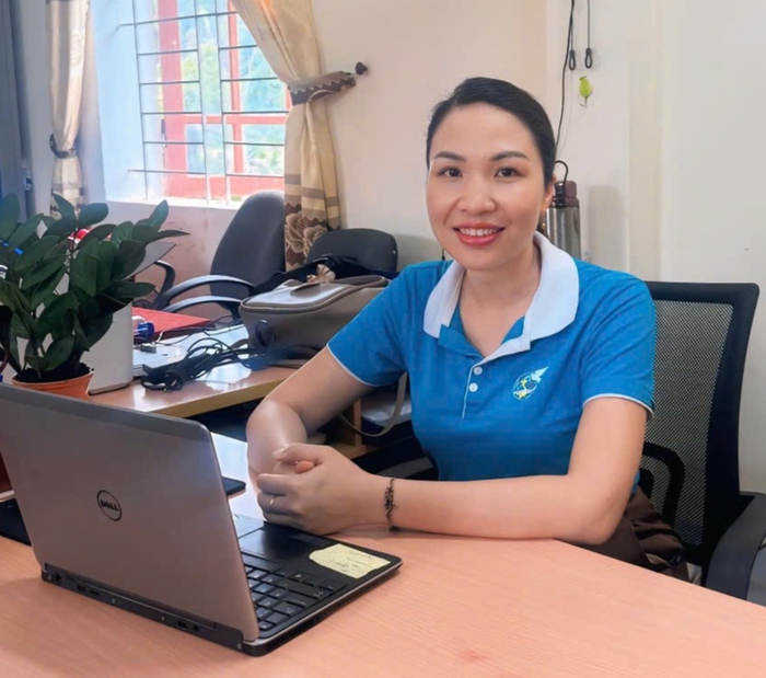 Bà Lương Thị Ngọc, Phó Chủ tịch MTTQ, Chủ tịch Hội LHPN xã Nga My (Nghệ An), cho biết, ngay trong ngày đầu tiên vận hành theo mô hình mới, Hội đã tổ chức các cuộc họp để triển khai công việc Bà Lương Thị Ngọc, Phó Chủ tịch MTTQ, Chủ tịch Hội LHPN xã Nga My (Nghệ An), cho biết, ngay trong ngày đầu tiên vận hành theo mô hình mới, Hội đã tổ chức các cuộc họp để triển khai công việc