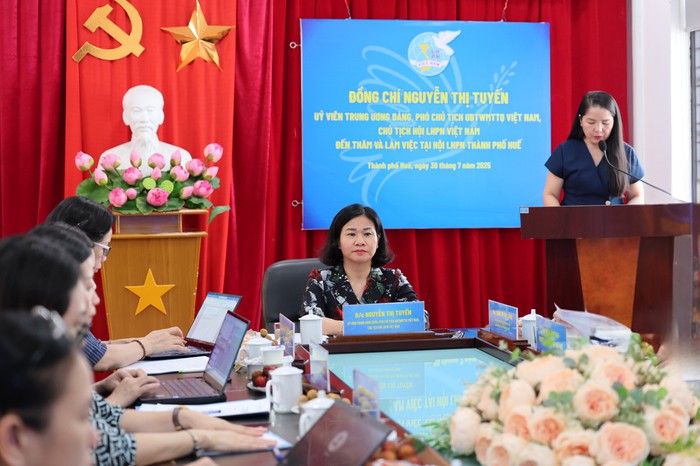 Chủ tịch Hội LHPN Việt Nam Nguyễn Thị Tuyến làm việc với Hội LHPN TP Huế- Ảnh 1.