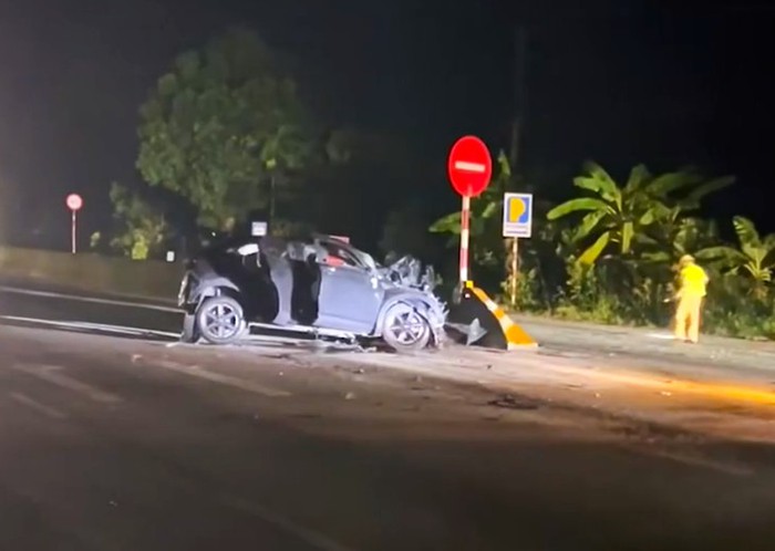 Vụ lật xe khách làm 10 người chết ở Hà Tĩnh và báo động về "khung giờ đen"- Ảnh 2. Vụ lật xe khách làm 10 người chết ở Hà Tĩnh và báo động về "khung giờ đen"- Ảnh 2.