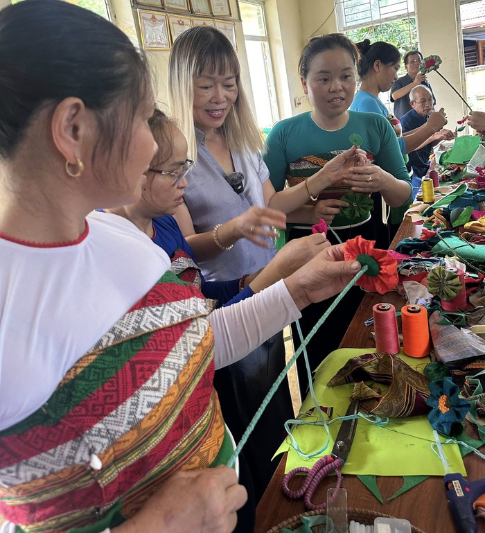 Bộ sưu tập "Vân Tưởng Liên" của nhà thiết kế Trịnh Bích Thủy được trưng bày tại TPHCM- Ảnh 2. Bộ sưu tập "Vân Tưởng Liên" của nhà thiết kế Trịnh Bích Thủy được trưng bày tại TPHCM- Ảnh 2.