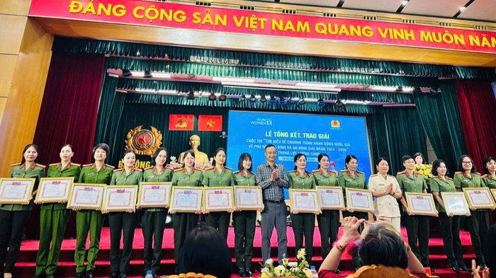 Phụ nữ Bộ Công an đạt nhiều kết quả xuất sắc trong 6 tháng đầu năm 2025- Ảnh 4.