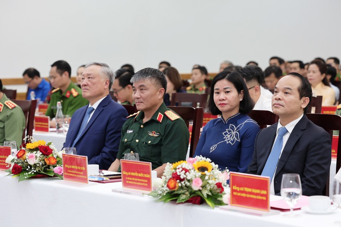 Cần nâng cao nhận thức về tầm quan trọng của phong trào Toàn dân bảo vệ an ninh Tổ quốc- Ảnh 1. Cần nâng cao nhận thức về tầm quan trọng của phong trào Toàn dân bảo vệ an ninh Tổ quốc- Ảnh 1.