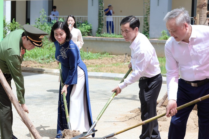 Cần nâng cao nhận thức về tầm quan trọng của phong trào Toàn dân bảo vệ an ninh Tổ quốc- Ảnh 5. Cần nâng cao nhận thức về tầm quan trọng của phong trào Toàn dân bảo vệ an ninh Tổ quốc- Ảnh 5.