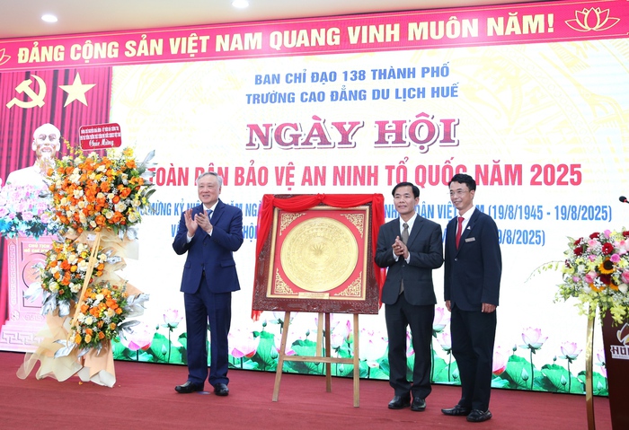 Cần nâng cao nhận thức về tầm quan trọng của phong trào Toàn dân bảo vệ an ninh Tổ quốc- Ảnh 4. Cần nâng cao nhận thức về tầm quan trọng của phong trào Toàn dân bảo vệ an ninh Tổ quốc- Ảnh 4.