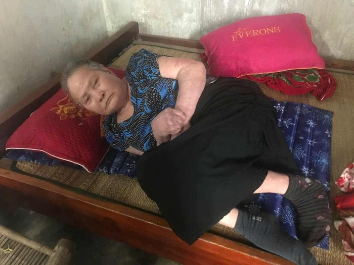 Xót xa hoàn cảnh vợ ôm theo con nhỏ chăm chồng tai nạn liệt toàn thân- Ảnh 3. Xót xa hoàn cảnh vợ ôm theo con nhỏ chăm chồng tai nạn liệt toàn thân- Ảnh 3.