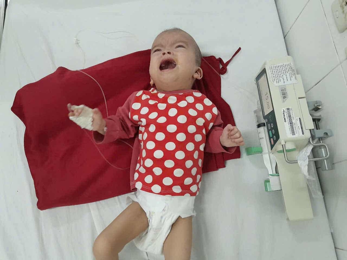 Thai phụ ôm con trai 3 tuổi bị tim bẩm sinh, suy dinh dưỡng nặng cầu cứu - Ảnh 3.