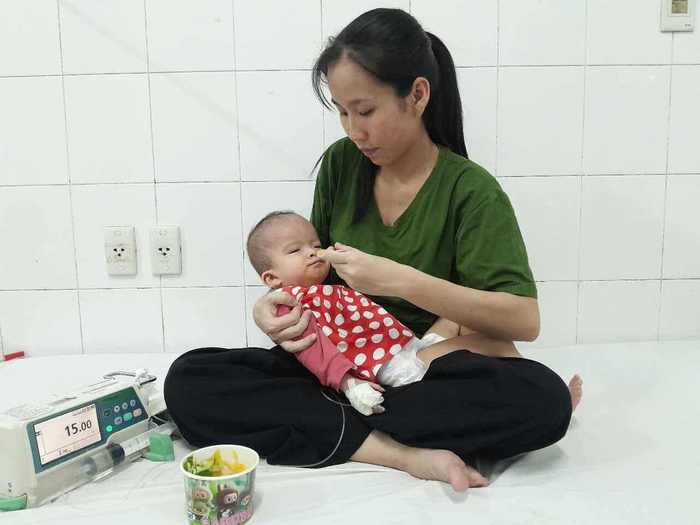 Thai phụ ôm con trai 3 tuổi bị tim bẩm sinh, suy dinh dưỡng nặng cầu cứu - Ảnh 4.