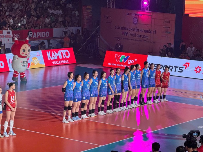 Chung kết bóng chuyền VTV Cup 2025: ĐT bóng chuyền nữ Việt Nam chiến đấu quả cảm và thất bại đầy tiếc nuối- Ảnh 2. Chung kết bóng chuyền VTV Cup 2025: ĐT bóng chuyền nữ Việt Nam chiến đấu quả cảm và thất bại đầy tiếc nuối- Ảnh 2.