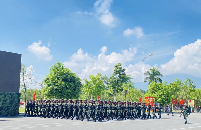 Người dân có thể xem hợp luyện diễu binh, diễu hành tại Làng văn hóa - du lịch các dân tộc Việt Nam- Ảnh 2. Người dân có thể xem hợp luyện diễu binh, diễu hành tại Làng văn hóa - du lịch các dân tộc Việt Nam- Ảnh 2.