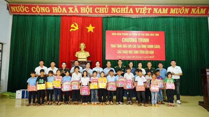 Chăm lo sức khỏe cho người dân vùng biên giới Ia Phôn- Ảnh 2. Chăm lo sức khỏe cho người dân vùng biên giới Ia Phôn- Ảnh 2.