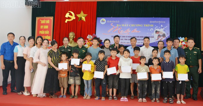Lào Cai: Đồn Biên phòng Bát Xát ra mắt mô hình "Mẹ đỡ đầu"- Ảnh 1. Lào Cai: Đồn Biên phòng Bát Xát ra mắt mô hình "Mẹ đỡ đầu"- Ảnh 1.