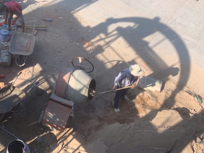 Giá vật liệu xây dựng tăng cao, chủ nhà và chủ thầu cùng "méo mặt"- Ảnh 1.