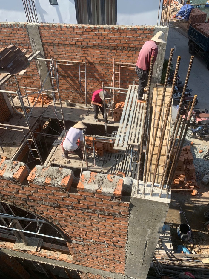 Giá vật liệu xây dựng tăng cao, chủ nhà và chủ thầu cùng "méo mặt"- Ảnh 2.