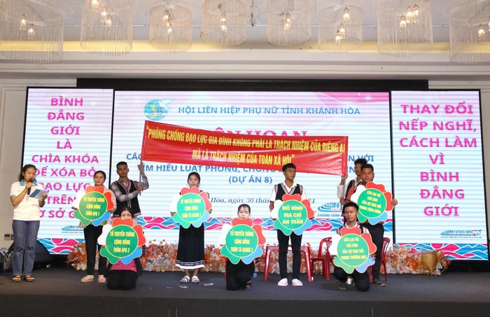Chủ tịch Hội LHPN tỉnh Khánh Hòa: Thực hiện tốt Dự án 8 vì mục tiêu không ai bị bỏ lại phía sau- Ảnh 2. Chủ tịch Hội LHPN tỉnh Khánh Hòa: Thực hiện tốt Dự án 8 vì mục tiêu không ai bị bỏ lại phía sau- Ảnh 2.