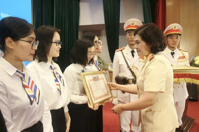 Phụ nữ Bộ Công an đạt nhiều kết quả xuất sắc trong 6 tháng đầu năm 2025- Ảnh 3.