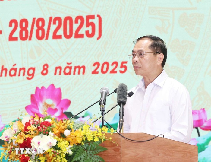 Tổng Bí thư dự gặp mặt đại biểu Bộ Quốc phòng, Bộ Công an và Bộ Ngoại giao- Ảnh 4. Tổng Bí thư dự gặp mặt đại biểu Bộ Quốc phòng, Bộ Công an và Bộ Ngoại giao- Ảnh 4.