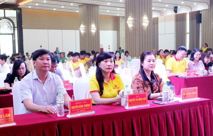 "Trái tim yêu thương" trao quà cho 405 trẻ mồ côi khó khăn tại Thanh Hóa- Ảnh 1. "Trái tim yêu thương" trao quà cho 405 trẻ mồ côi khó khăn tại Thanh Hóa- Ảnh 1.