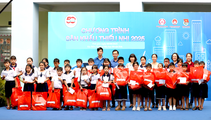 TPHCM: Tuổi trẻ ngành Văn hóa - Thể thao chung tay xây dựng nông thôn mới- Ảnh 4. TPHCM: Tuổi trẻ ngành Văn hóa - Thể thao chung tay xây dựng nông thôn mới- Ảnh 4.
