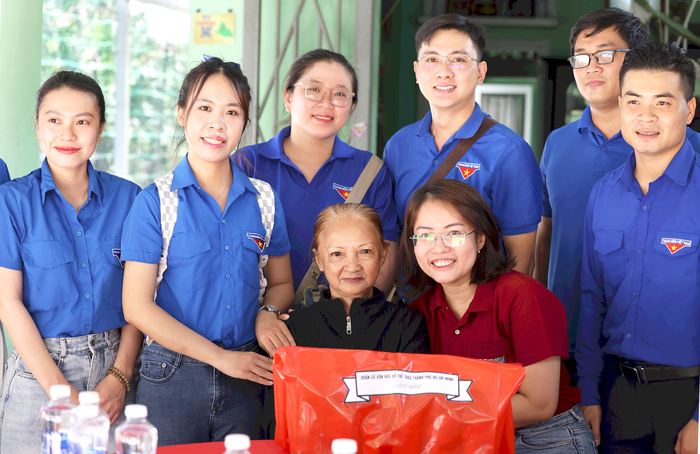 TPHCM: Tuổi trẻ ngành Văn hóa - Thể thao chung tay xây dựng nông thôn mới- Ảnh 5. TPHCM: Tuổi trẻ ngành Văn hóa - Thể thao chung tay xây dựng nông thôn mới- Ảnh 5.