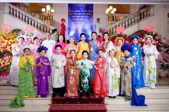 Ấn tượng áo dài "Thì thầm hoa sen"- Ảnh 1. Ấn tượng áo dài "Thì thầm hoa sen"- Ảnh 1.